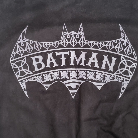 Batman Longer Cropped Tee-Size M - Picture 3 of 6